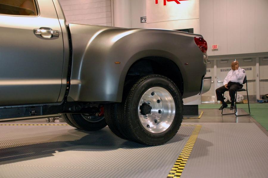  Toyota Tundra Diesel Dually Project Vehicle 2007 года  (фото 12 из 13)